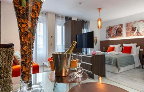 1 Bedroom Stunning Apartment In Sevilla, Seville (photo 9)
