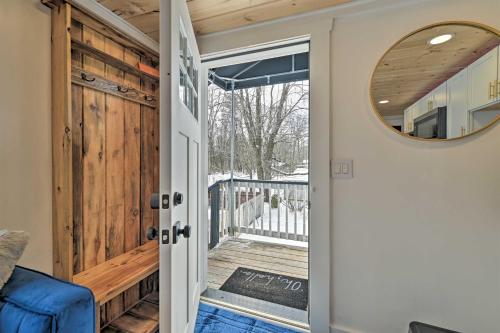 Modern Apartment Near Hiking and Race Course in Saratoga Springs, USA