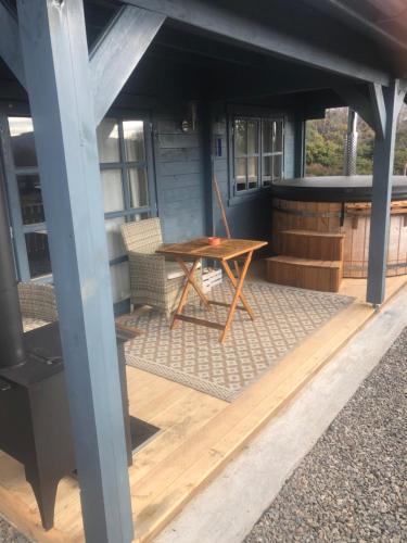 Highland cabin - relaxing hot tub in North Kessock