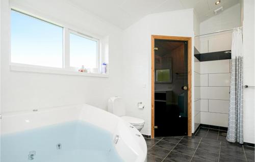 Bathroom, Nice Home In Lkken With 4 Bedrooms, Sauna And Wifi in Nr. Lyngby