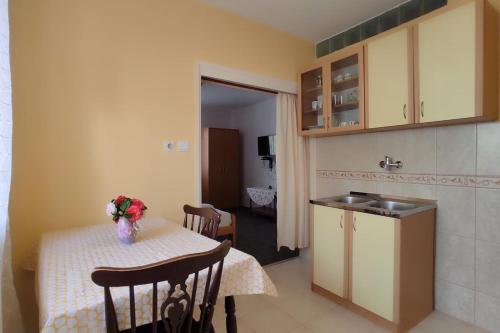 Apartment in nature, Bijela (photo 6)