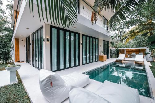 Three-Bedroom Villa sunrise image 4