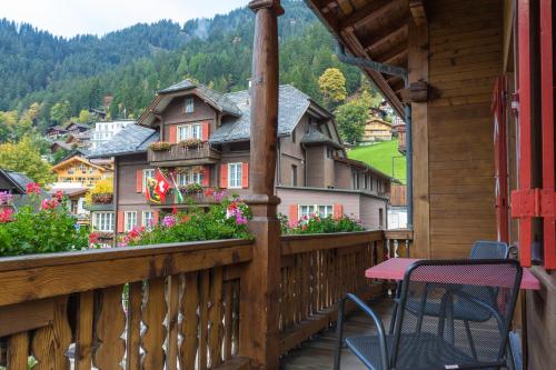 Terraza/balcón, Hotel Baeren in Adelboden