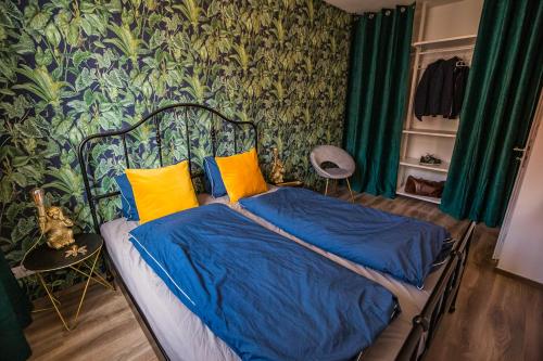 Stylish Oasis Central Apartment with AC and Parking