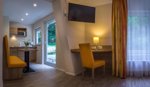 room detail thumbnail 1