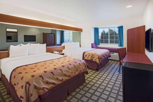 2 queen beds