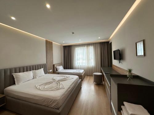 Coli's Hotel - image 13