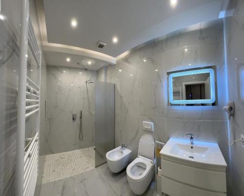 Coli's Hotel - image 3