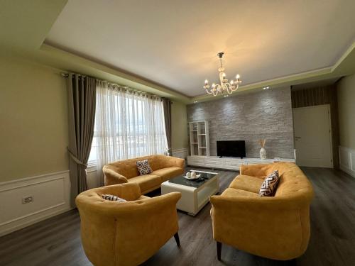 Coli's Hotel - image 7