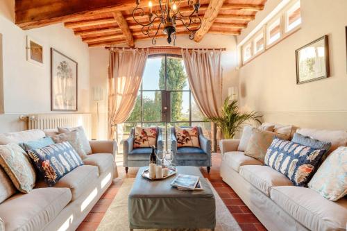  VILLA IL TINAIO Romantic Secluded Farmhouse with Private Pool in Valgiano