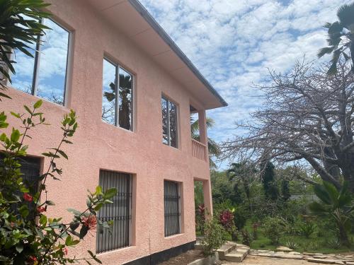 2 bedrooms, 6 beds