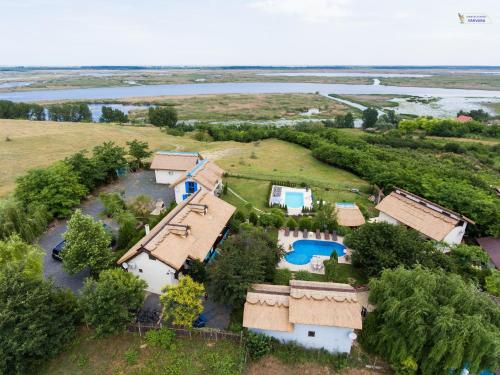 2 bedrooms, 4 beds