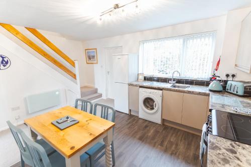 Watersedge Retreat, views, sunsets, dogs welcome in Sandside