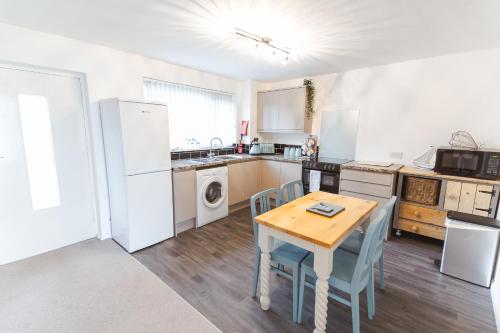 Watersedge Retreat, views, sunsets, dogs welcome in Sandside