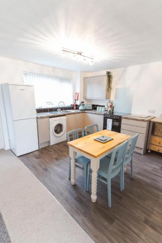 Watersedge Retreat, views, sunsets, dogs welcome in Sandside