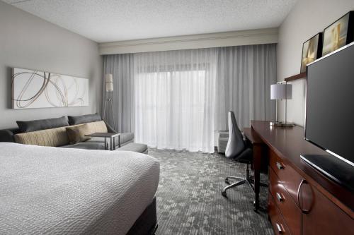 Photo - Courtyard by Marriott Lincroft Red Bank