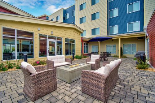 Residence Inn by Marriott Reading - image 13