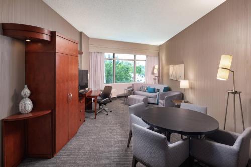 Courtyard by Marriott Greenville Downtown