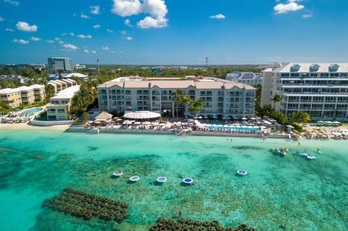 Unterkunft von außen, Grand Cayman Marriott Resort in West Bucht
