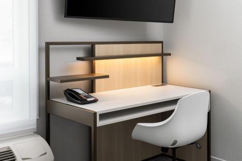 One-Bedroom Queen Suite
