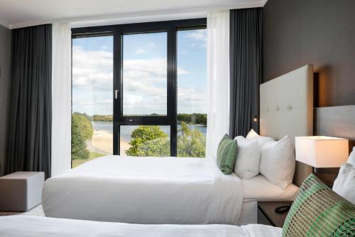 Standard Twin Room with Lake View