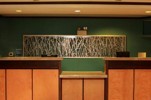 Fairfield Inn & Suites by Marriott Fairmont - image 3