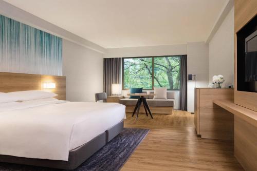 Superior King, Guest room, 1 King, Sofa bed, Inland view