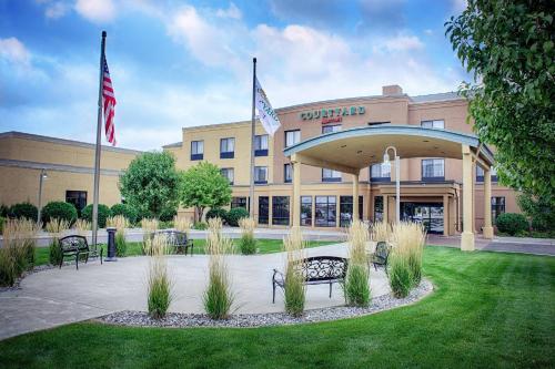 Courtyard by Marriott Fargo Moorhead, MN