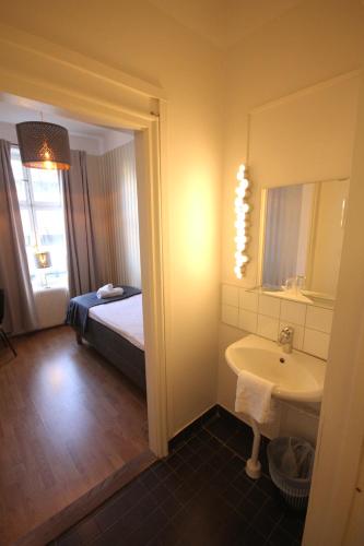 Standard Single Room with Shared Bathroom