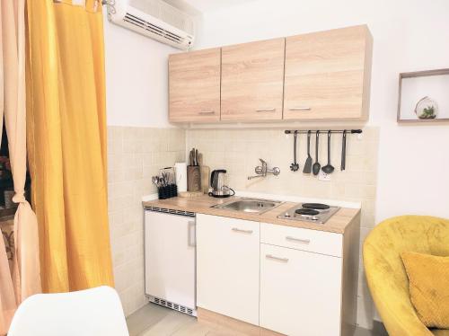 Apartments & Rooms As - image 11