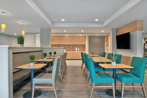 Food and beverages, TownePlace Suites by Marriott Sacramento Elk Grove in Elk Grove (CA)