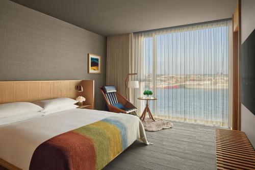 One-Bedroom King Suite with Harbour View