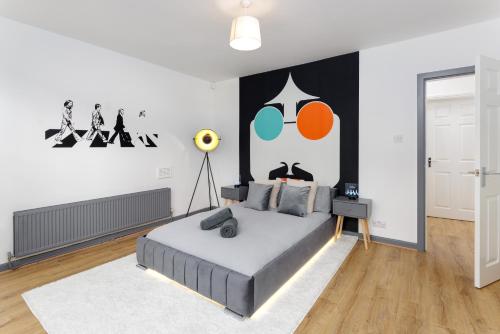 FLATZY - Iconic Beatles and Liverpool Culture Home
