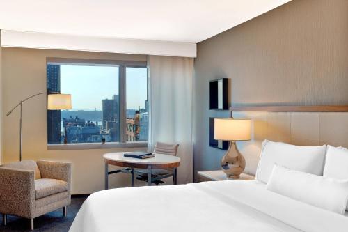 Premium King Room with Skyline View and Roll-in Shower - Mobility and Hearing Accessible