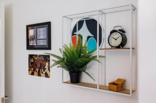 Facilities, FLATZY - Iconic Beatles and Liverpool Culture Home in Toxteth