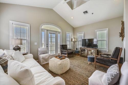 Summer Town Cottage #10-Spacious 3 Bedroom 3,5 Bath, Steps to Beach & Pier Park! home