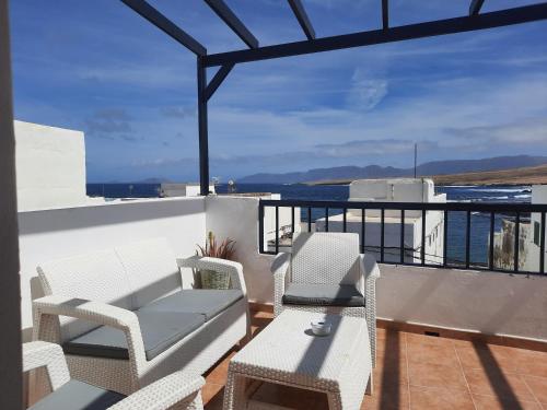 Gran terraza con muy bonitas vistas in Caleta de Caballo