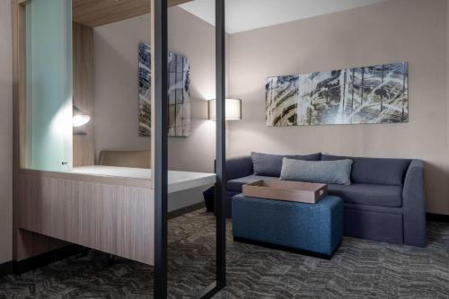 King Suite with Trundle Bed