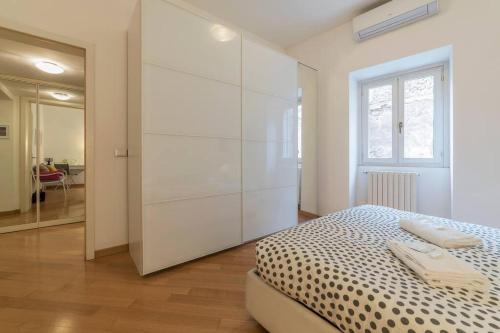One-Bedroom Apartment image 10