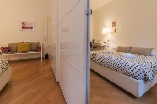 One-Bedroom Apartment image 2