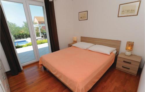 5 Bedroom Amazing Home In Debeljak