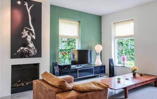  Awesome Home In Zeewolde With 4 Bedrooms, Wifi And Outdoor Swimming Pool in Zeewolde