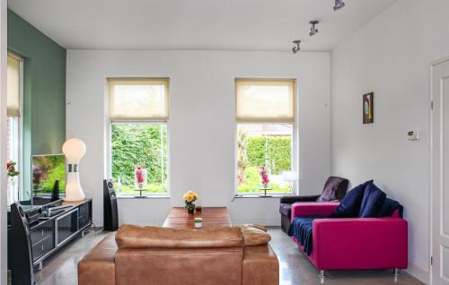  Awesome Home In Zeewolde With 4 Bedrooms, Wifi And Outdoor Swimming Pool in Zeewolde