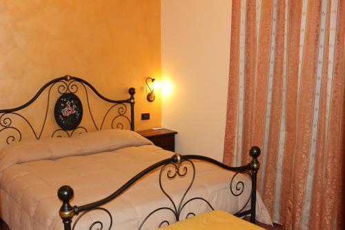 Double Room with Garden View image 9