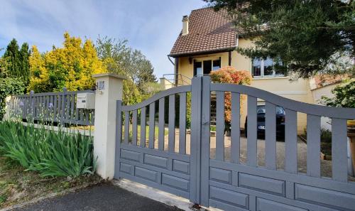 Maison lumineuse dans un cadre verdoyant - Location saisonnière - Saint-Prix