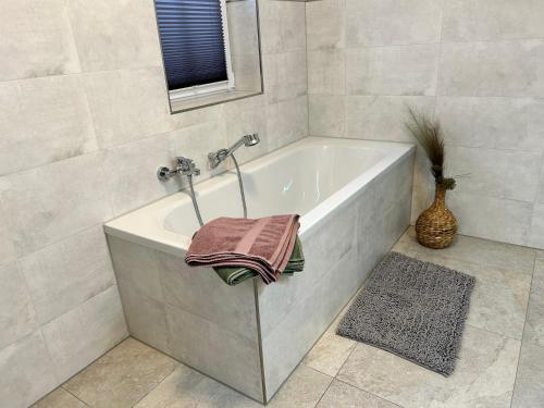 Fürdőszoba, Ferienwohnung Landliebe in Uhlstadt – Kirchhasel Ot Weissen