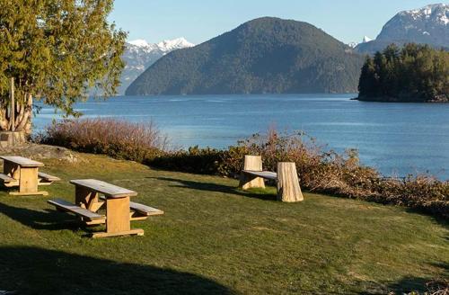 Backeddy Resort and Marina in Egmont (BC)