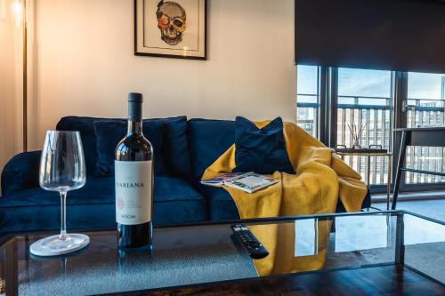 City View - A Stunning 2 Bed Apartment, Glasgow (photo 6)
