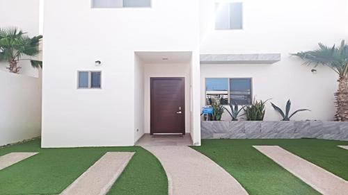 Entrance, Moon House F4: Spacious 3-Bedroom Apartment in Downtown in El Puerto