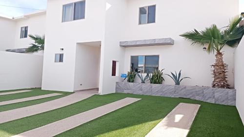 Entrance, Moon House F4: Spacious 3-Bedroom Apartment in Downtown in El Puerto